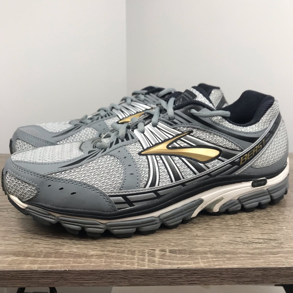 Brooks beast 4E Wide gray EUC size 10 running walk